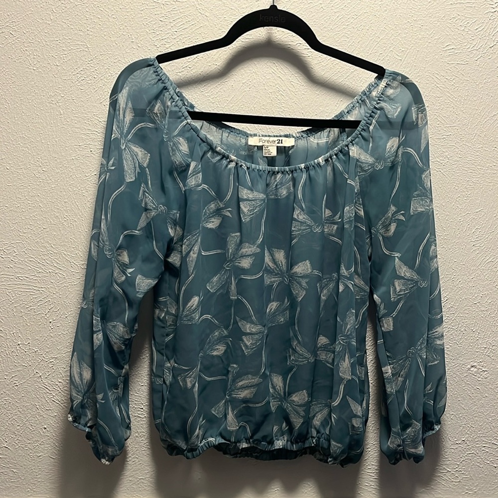 🛍️3/$10 Forever 21 Sheer long sleeve Blouse